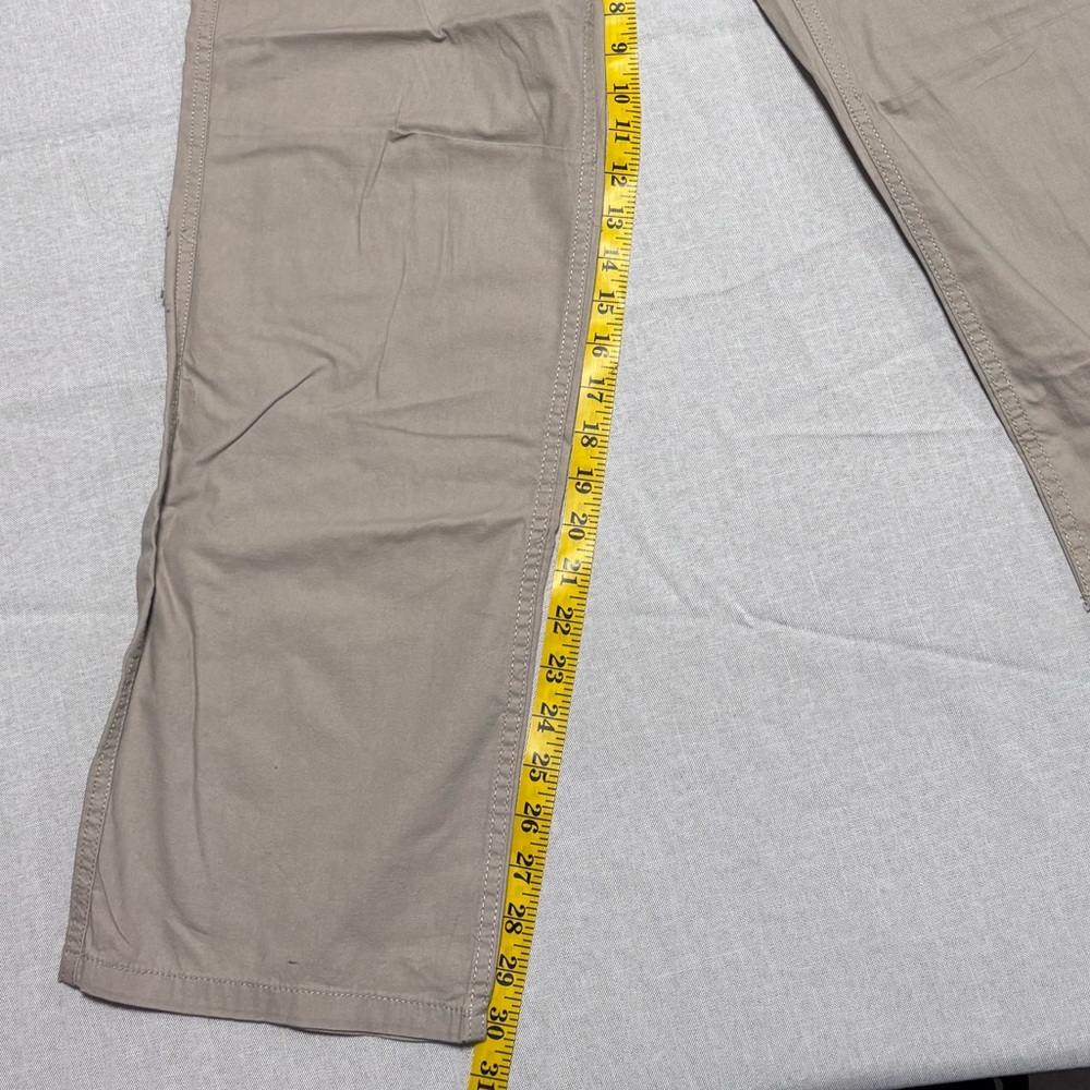 NWT Woman’s Beige Low Waisted Cargo Pants Size L with Pockets and Belt Loops - Picture 5 of 11